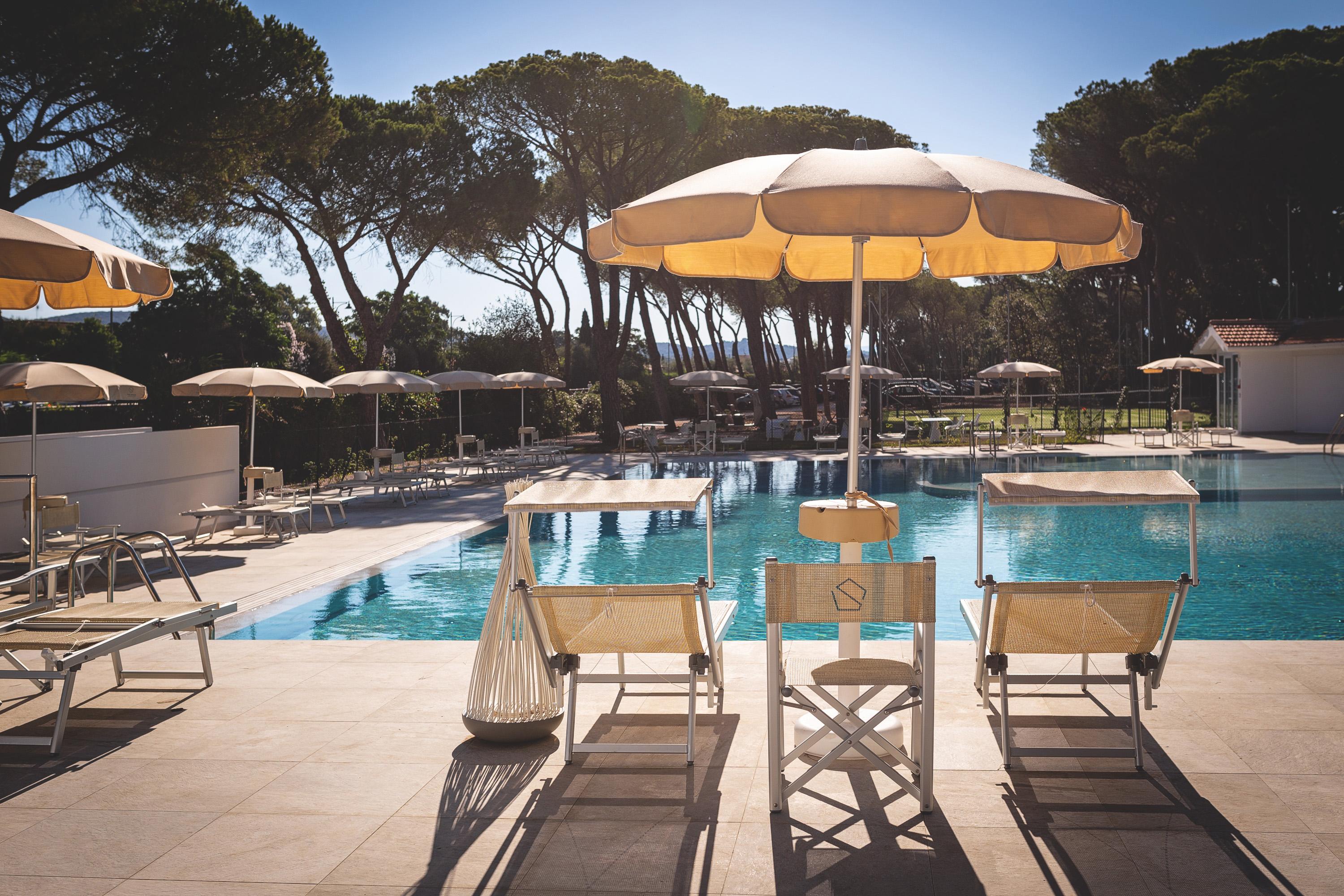 The Sense Experience Resort Follonica Dış mekan fotoğraf The pool at the Hotel Excelsior