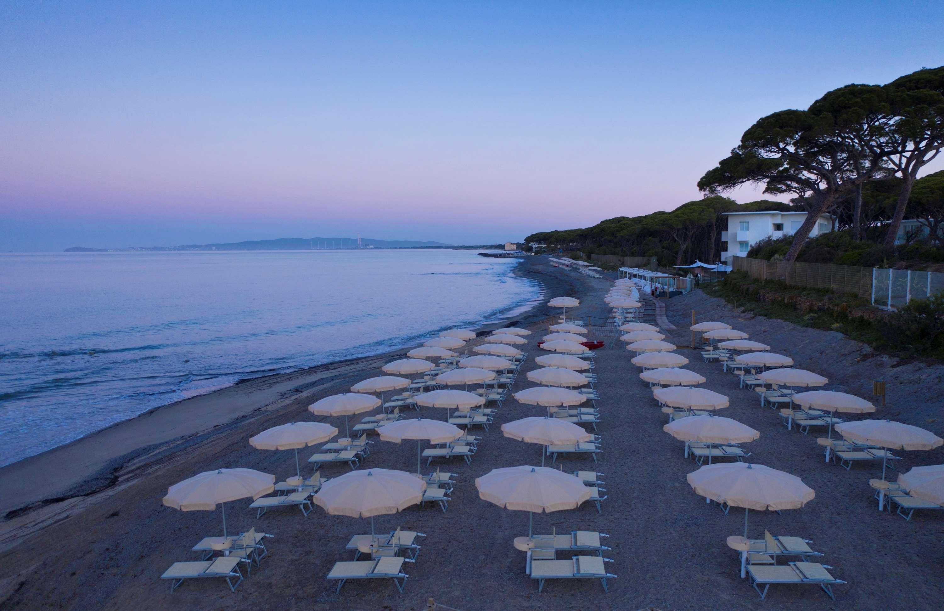 The Sense Experience Resort Follonica Dış mekan fotoğraf Beach of the Hotel Excelsior