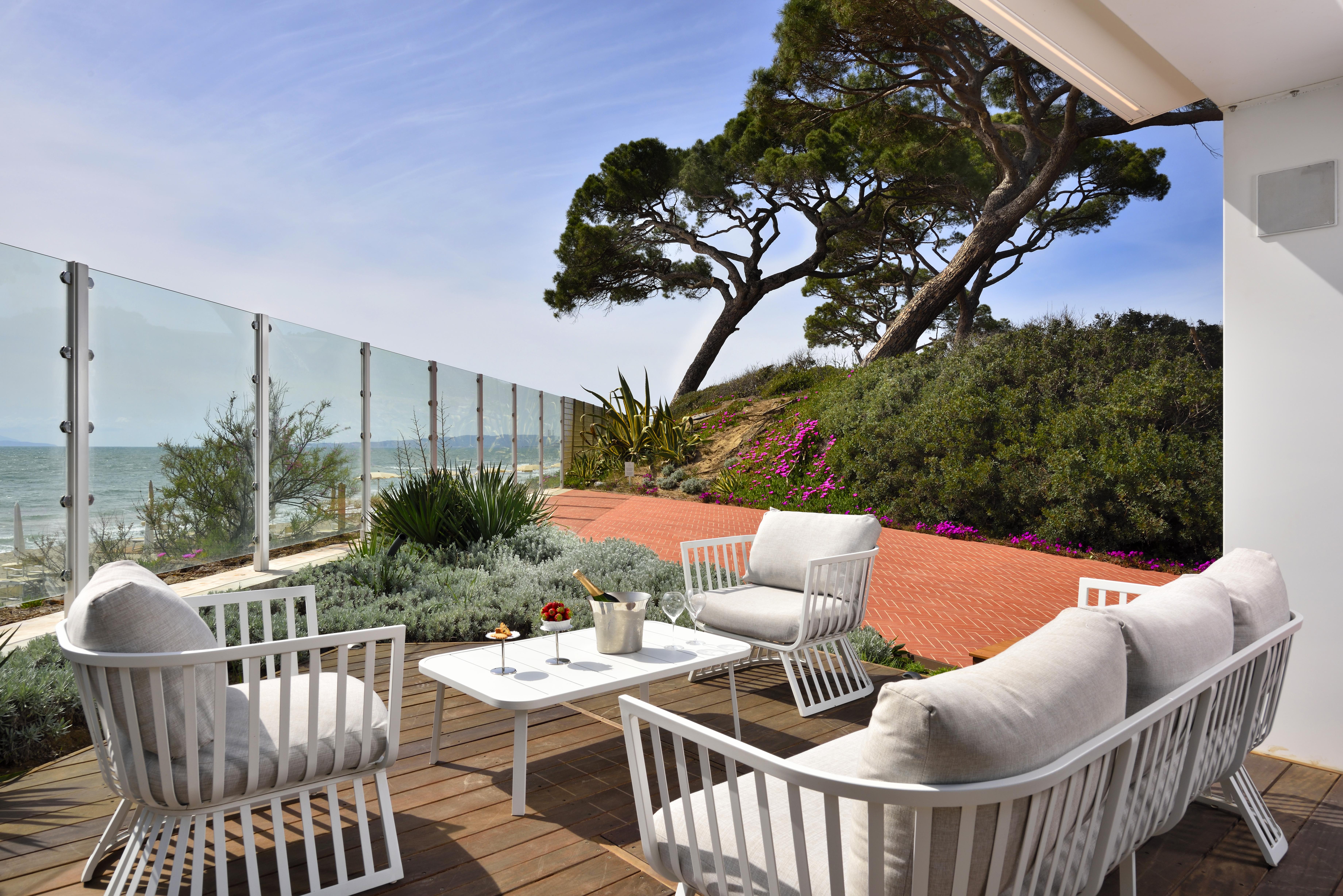 The Sense Experience Resort Follonica Dış mekan fotoğraf A 3D rendering of a balcony